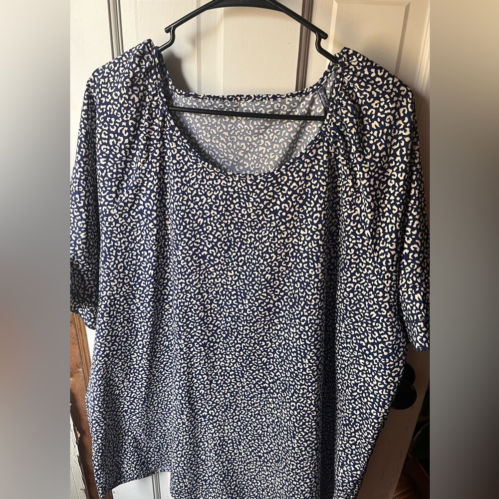 Women's Blue and White Patterned Top